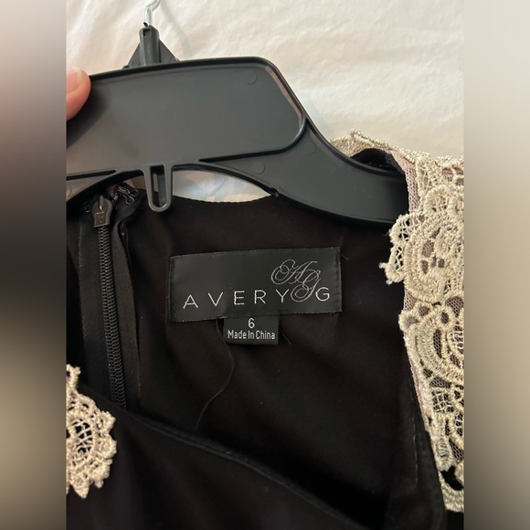 Gorgeous black tie gown, black and gold, size 6, worn once - Picture 3 of 7